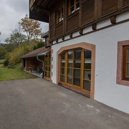 Maulbetsch Apartment *