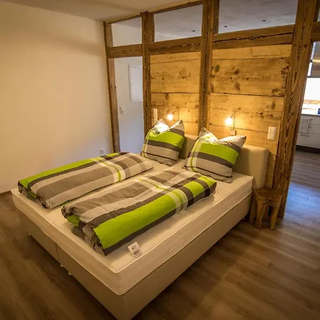 Maulbetsch Apartment *